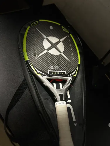 Raquete Beach Tennis Heroes Omnia - Carbono 3K (pouco usada)