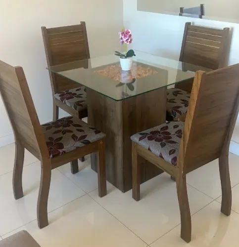Mesa de Jantar de Vidro com 4 Cadeiras