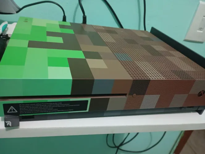 Xbox one s Minecraft edition + halo 5 edição limitada