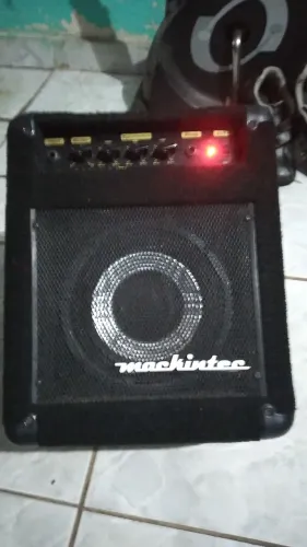 está a venda um excelente cubo pra baixo da marca Mackintec 900 reais