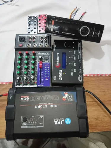 Mesa de som de carro fonte automotivo 60 amperes