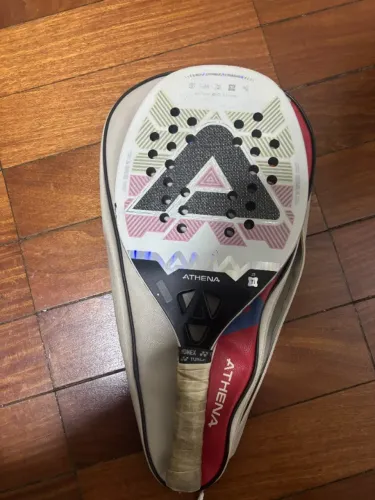 Raquete Beach Tennis AMA Athena Carbono 3K - Semi Nova com Raqueteira inclusa, tratamento