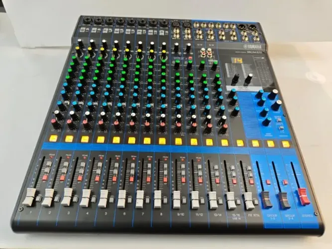 Mesa Yamaha MG16 XU 16 canais pouco uso