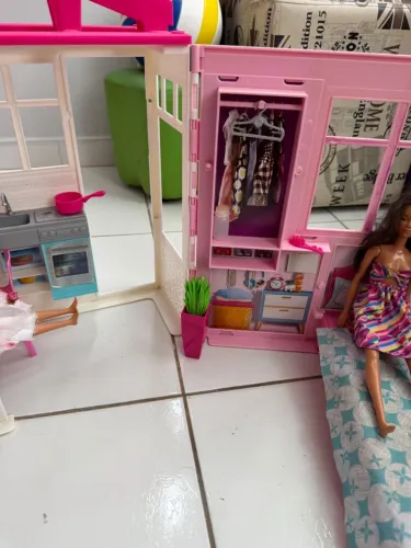 Vendo Casa da Barbie em ótimo estado