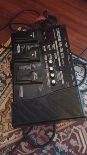 Pedaleira guitarra boss me 25