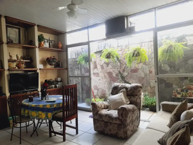 Casa para venda tem 400m², 20m de testada na Mundurucus com 4 quartos em Cremação - Belém