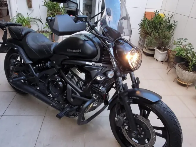Ótima moto já completa em acessórios.