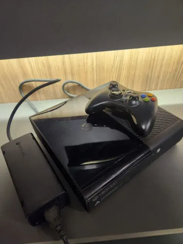 Xbox 360 Super Slim Bloqueado Original + Controle Sem Fio Oficial (Testado e funcionando)
