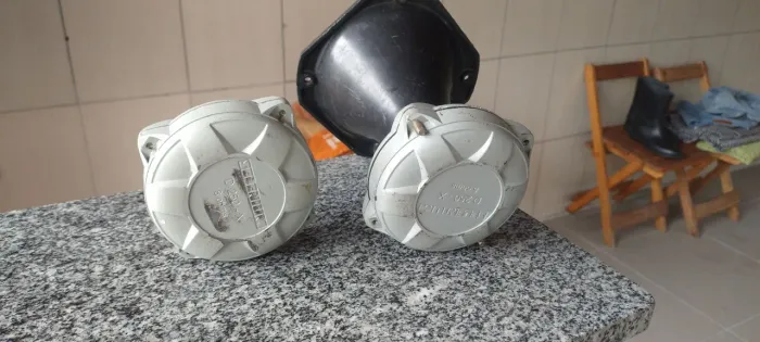 Vendo duas cornetas boa de aluminio