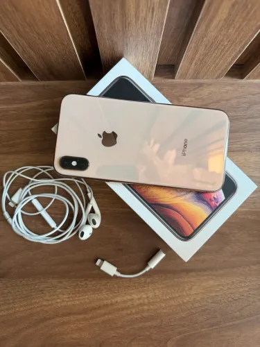 iPhone XS 64GB dourado