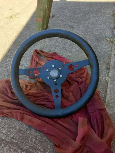 Volante momo Black