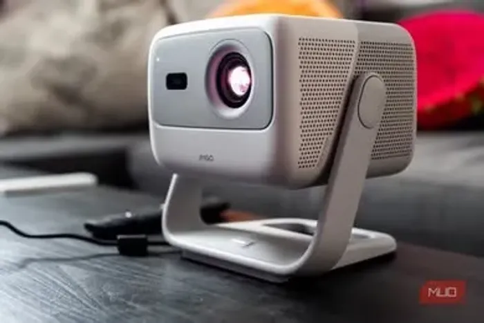 Projetor Jmgo N1s Portátil Laser 4k 850 Lúmens