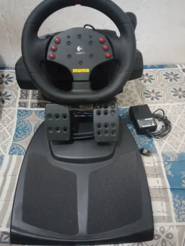 Volante Momo Racing com Force Feedback