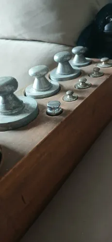 Antigo Jogo de Pesos ITERS 1957: Relíquia Metrologia de Precisão ( peça de museu )