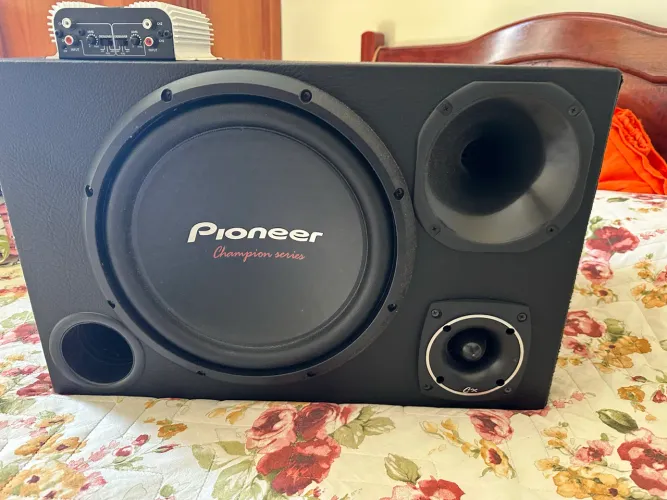 Caixa automotiva Pionner com módulo taramps TS 400