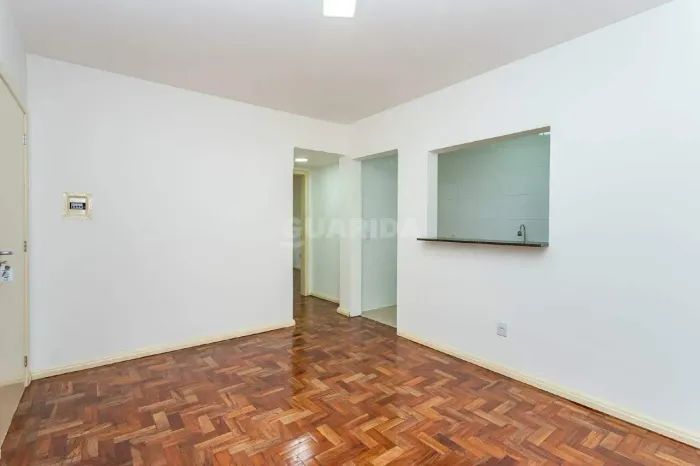 Apartamento reformado , 1 dormitório no bairro Petrópolis, valor de condomínio baixo.