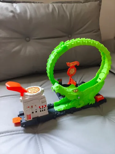 Pista hotwheels City Jacaré Looping + brinde
