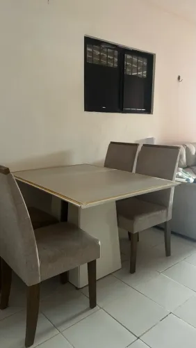 Mesa 4 cadeiras