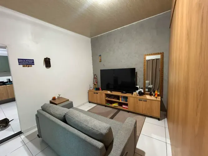 ALUGO LINDA CASA NOS ALTOS EM VILA TODA MOBILIADA DE 2 QUARTOS COM VAGA DE GARAGEM