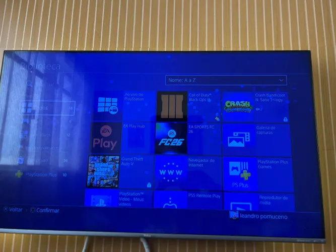 Vende se Playstation 4