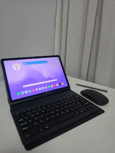 Samsung Galaxy Tab S9 FE 128GB + S Pen + Teclado e Mouse