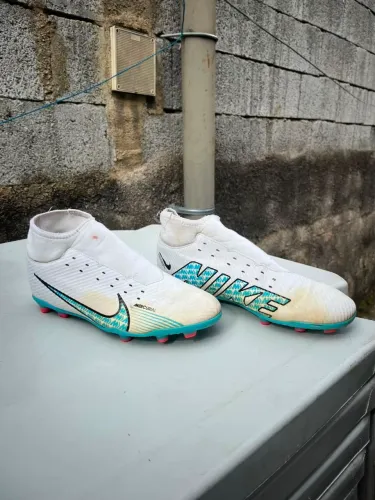 Chuteiras campo e society Nike usadas bom estado 