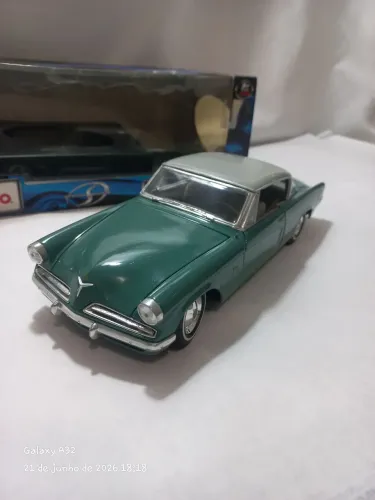 Carrinho studbaker starliner 1955 Scala 1/18 maisto