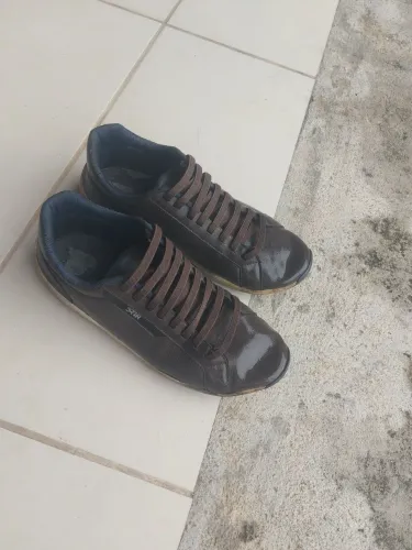 Sapato e  Tênis vender logo