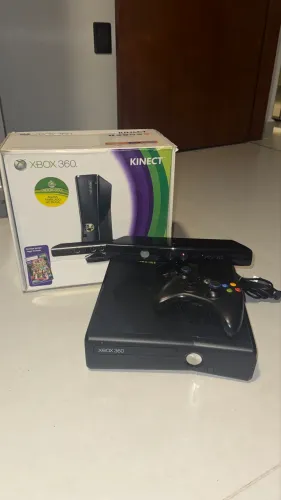 Xbox 360 Slim + Kinect - Desbloqueado 