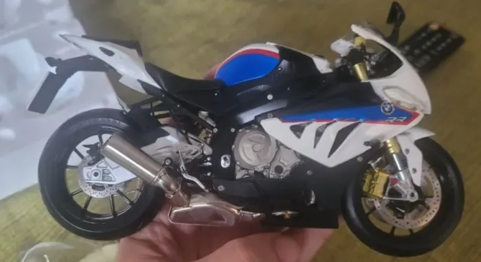 Vendo miniatura BMW S1000RR