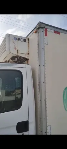 Vendo baú de Iveco refrigerado chão canelado