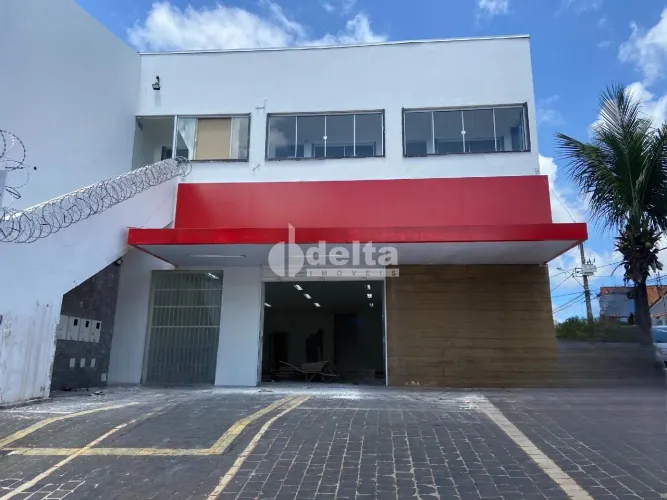 Loja disponível para locação no bairro Roosevelt em Uberlândia-MG.