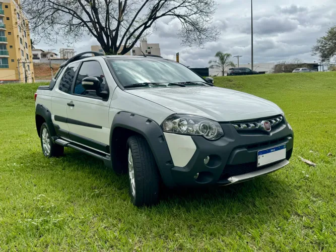 Fiat Strada Adventure1.8/ 1.8 Locker Flex CD 2015