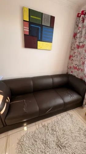 SOFÁ 3 LUGARES DE COURO MARROM