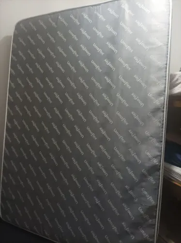 Cama box casal em perfeito estado