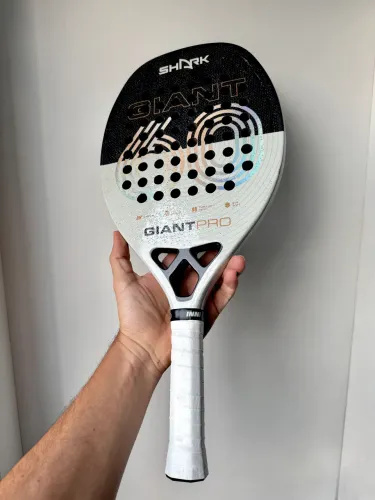 Raquete Beach Tennis Shark Giant Pro