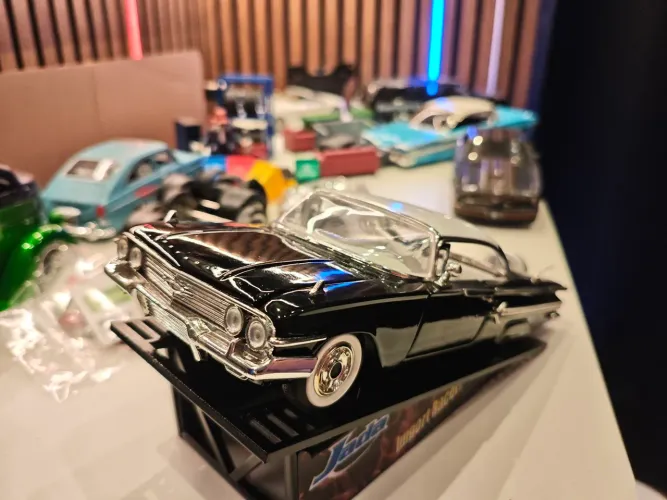 Miniatura 1:24