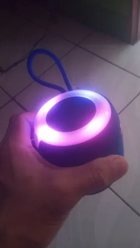 Vendo uma caixa de som pequena