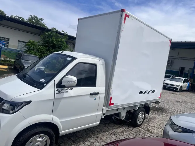 Caminhão Effa V21 1.5 Baú isotérmico com grade - estado de zero km