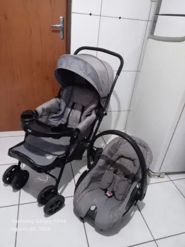 Carrinho de bebê Cosco e bb conforto 