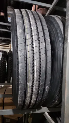Pneu 295/80 liso