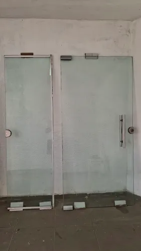 Porta de vidro 208 × 160