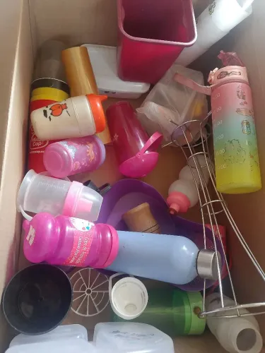 lote de vasilhas diversas com copos garrafinhas ideal para vender no bazar