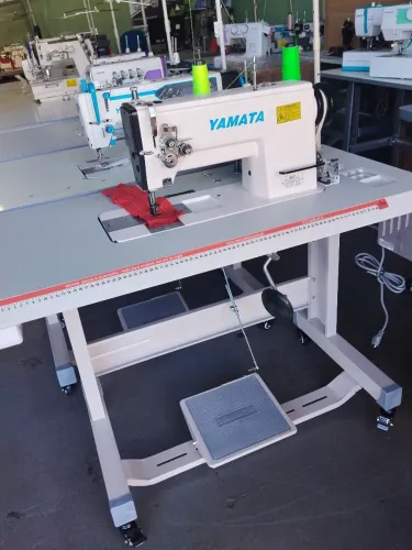 Máquina de costura pespontadeira industrial direct drive nova Yamata 