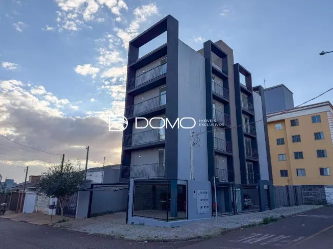 Apartamento 2 quartos com 2 varandas, 2 vagas e porcelanato no Jardim Esmeralda (Cascavel/