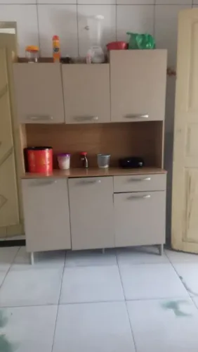 Armário à venda troco e mesas de quatro cadeiras