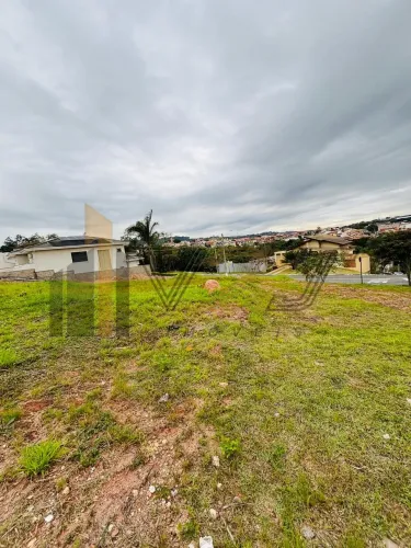 Terreno à venda no Condomínio Bosque dos Cambarás em Valinhos/SP.