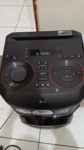 VENDO CAIXA LG RN6 xboom , 47W ,5000MA, som muito bom treme a casa bom grave.