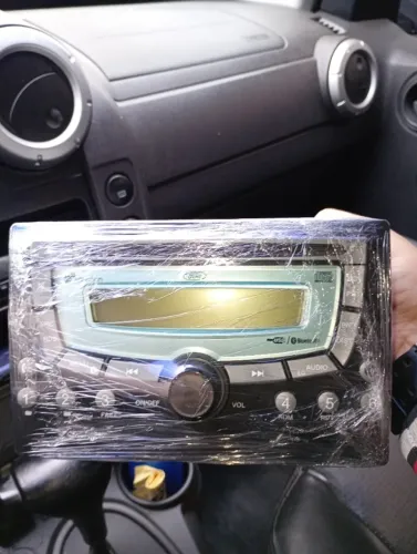 VENDO RADIO BLUETOOPH ORIGINAL FORD