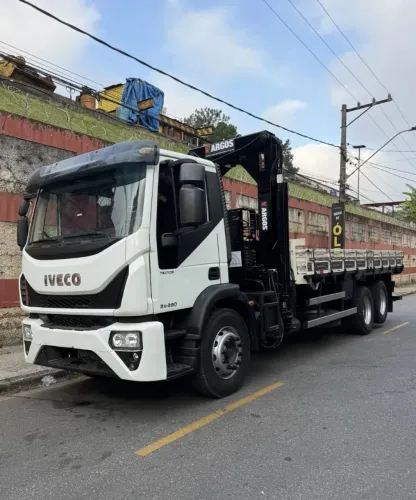 Transfiro a dívida, Iveco tector 240e28 ano 2022 6x2 munck 16 ton, 24280 guindauto